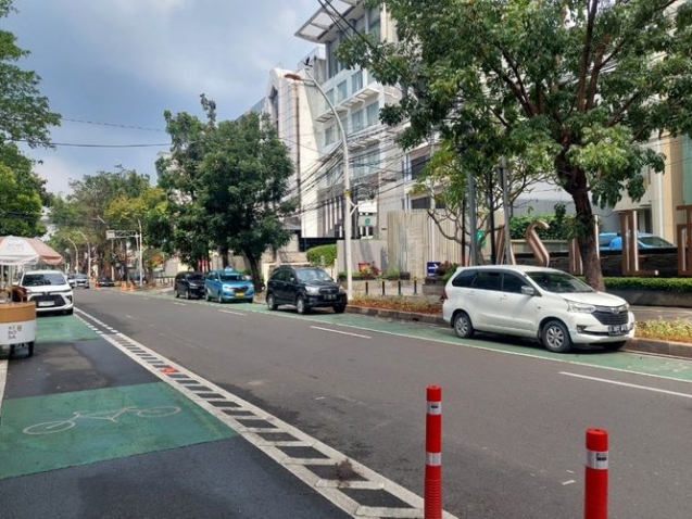 Hasil Evaluasi Dipertanyakan Imbas Jalur Sepeda di Jakarta Jadi Parkiran Mobil